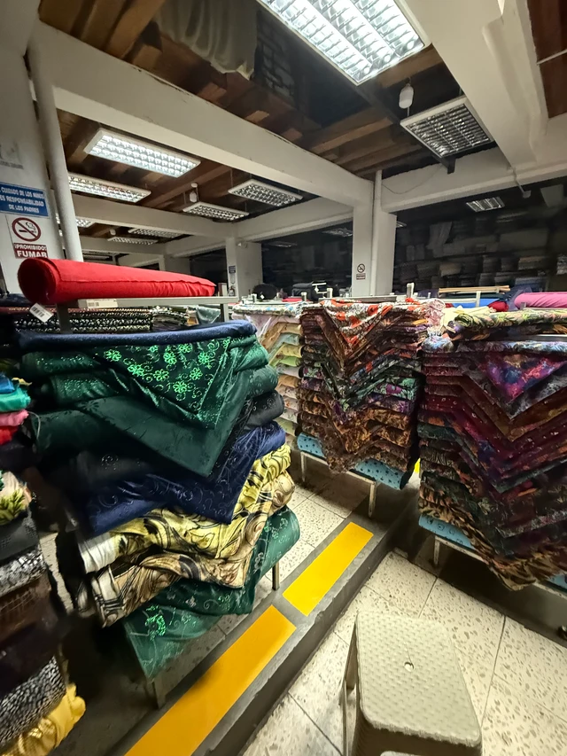 Almacén Gran Colombiano — Un Mundo de Telas